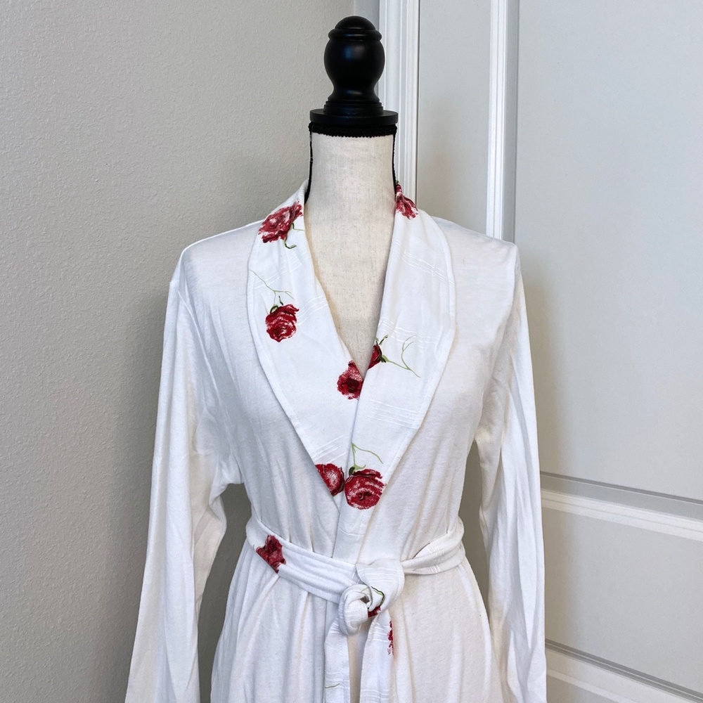 JUST PLAY White /Off White Robe with Red Roses - Picture 2 of 2